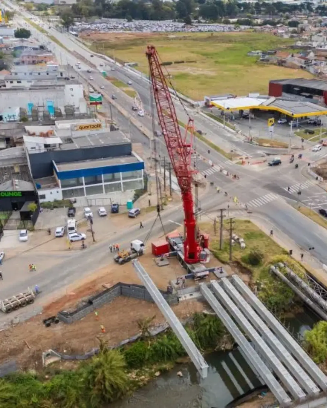 obras-avancam-no-rio-atuba-com-instalacao-de-vigas-para-novas-pontes-em-curitiba
